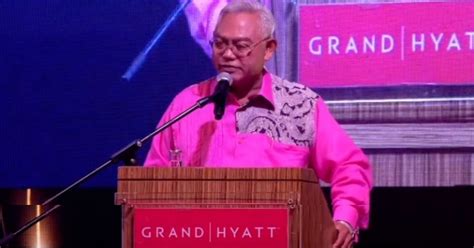 Rai Kejayaan Usahawan Noh Omar Rasmi Majlis Ikon Brand Awards