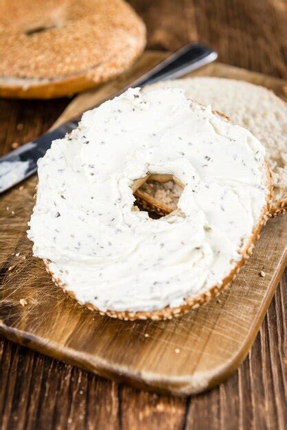 Premium Photo | Sesame Bagel with cream cheese