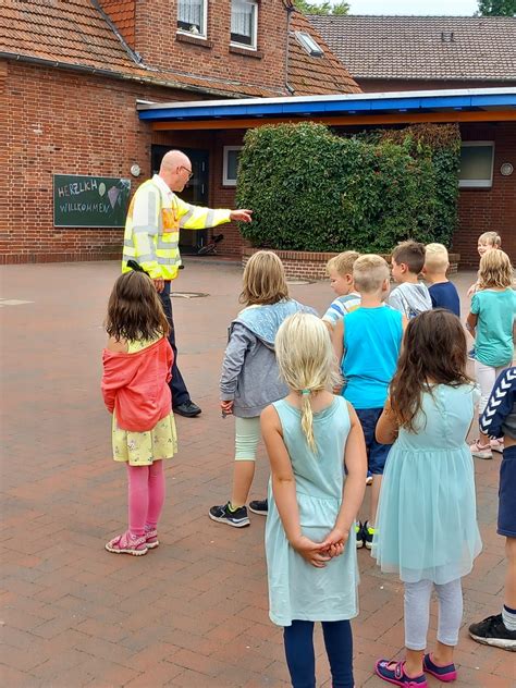 Aktion Gelbe Füße Sicherer Schulweg Grundschule Süd Hümmling