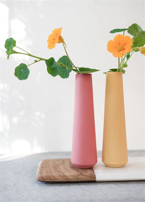 Slim Vase With Flowers At Holly Davis Blog