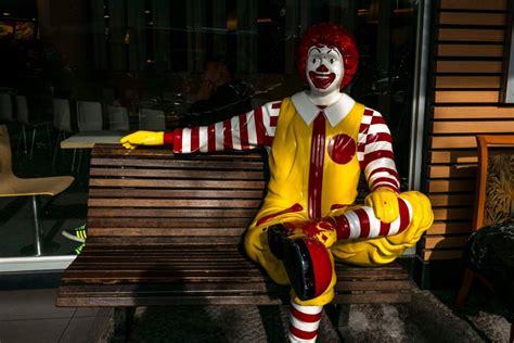 Creepy Clown Panic Forces Ronald McDonald Into Witness Protection ...