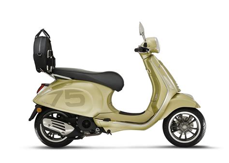 Motorrad Vergleich Vespa Primavera 125 75th 2022 Vs Vespa Primavera