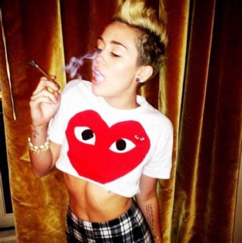 Miley Cyrus Smoking Cigarette 2022