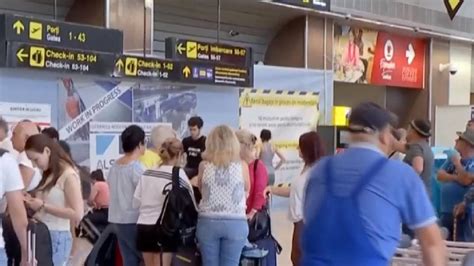 Aglomera Ie Pe Aeroportul Otopeni Curse Anulate Ori Nt Rziate Din