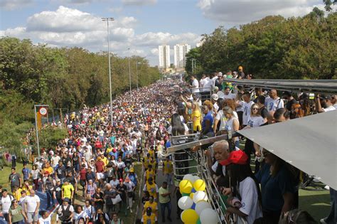 Marcha Para Jesus Re Ne Milhares De Fi Is