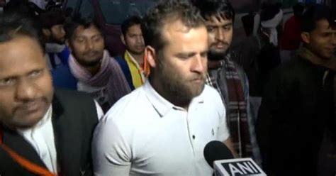 Video Rahul Gandhi Lookalike Joins Bharat Jodo Yatra In Uttar Pradesh