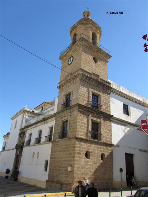 YA HUELE A INCIENSO Y CERA EN LAS CALLES DE CÁDIZ CIGARRERAS