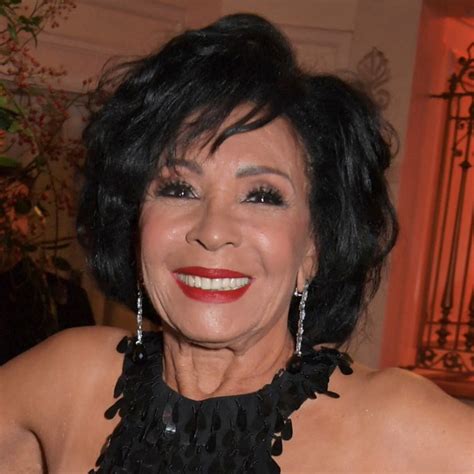 Dame Shirley Bassey De 83 Años Dice Que Odia Las Dietas Y Que Le Encantan Los Helados Y El