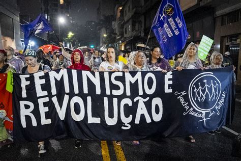 Neste 8 de março mulheres foram às ruas por vida dignidade