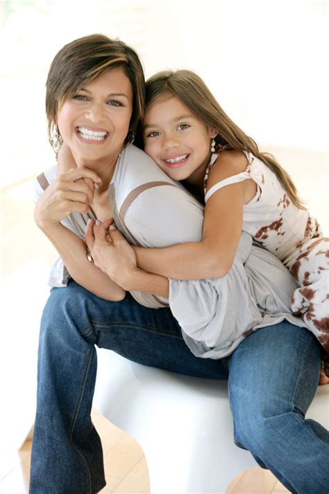 Nia Peeples 2025: dating, net worth, tattoos, smoking & body