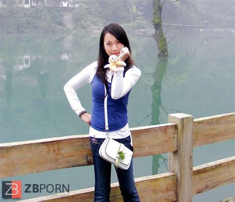 Chinese Wifey Gets Porked While Hubby Not Home ZB Porn