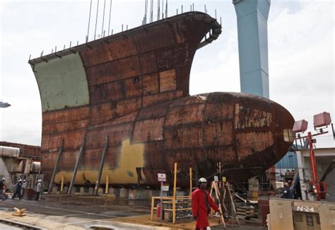 Construction of an aircraft carrier | National News | tucson.com