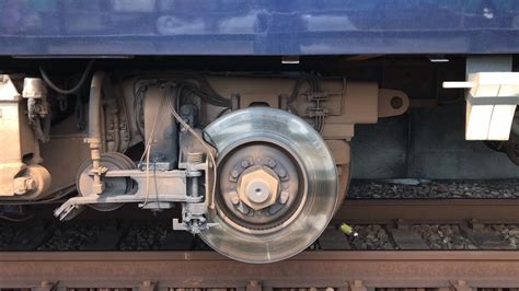 相模鉄道車特有のディスクブレーキ 停車から発車まで 9000系リニューアル車 - YouTube