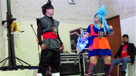 Goku Y Vegeta Se Enfrentan A Goku Black Cosplay En El Toy Fest