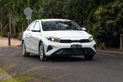 2005 Kia Cerato Manual Sedan Road Test 8