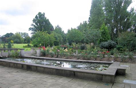 Views of Golders Green Cemetery, LondonPhotographs by Robert Freidus ...