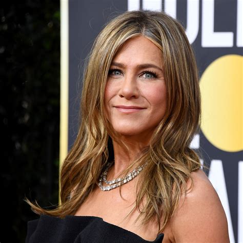 珍妮佛安妮斯頓jennifer Aniston「性愛影帶」重出江湖 再度拍攝網路爆紅smartwater礦泉水最新廣告名人新聞 Vogue