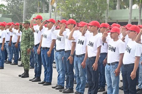 Rinden Protesta De Bandera Conscriptos Del Servicio Militar Nacional