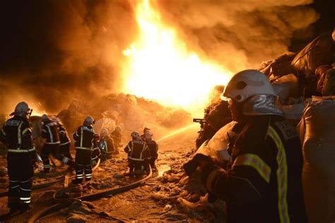 Ovo Su Istinski Heroji Umorni Vatrogasci Do Zadnjeg Atoma Snage Bore