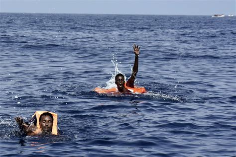 EN IMAGES Le Drame Des Migrants Au Large De La Libye