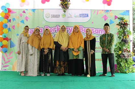 PAUD IT CAHAYA UMMAT MENGGELAR PENTAS SENI DAN PARENTING Report Actual