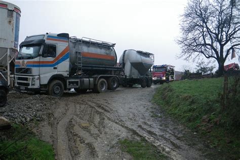 LKW Bergung Fotos Freiwillige Feuerwehr Krumegg