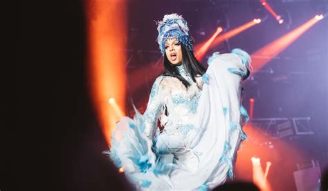 Fierté Montréal 2018 Les Drags Mettent Le Feu Au Parc Des Faubourgs