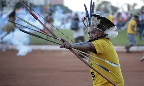 Arco e flecha arma branca ou símbolo cultural Jornal O Globo