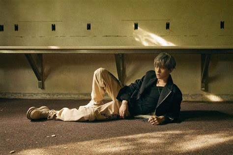 DEBUT MV Baekhyun 백현 se presenta con UN village BA NA NA Noticias