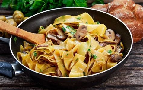 Ricetta Pappardelle Ai Funghi Il Club Delle Ricette