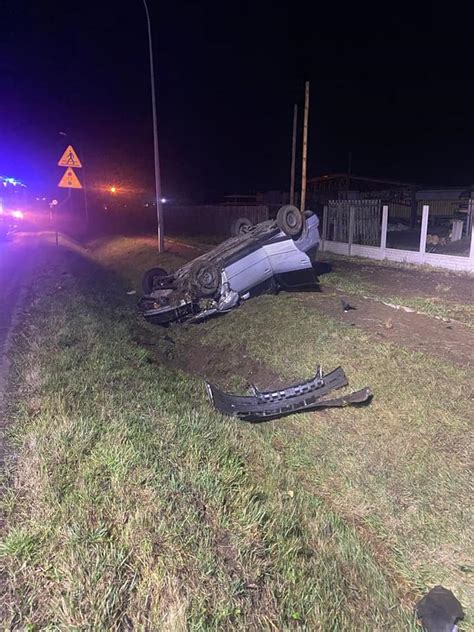 Poważny wypadek pod Toruniem Dwa auta dachowały cztery osoby trafiły