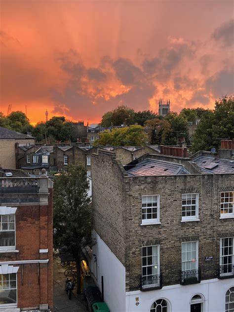 Sunset tonight, London : r/stob