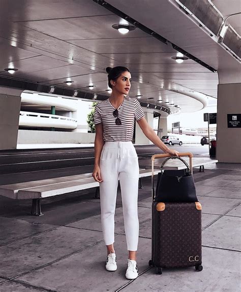 Airport Outfit Ideas That Are So Stylish And Comfortable - fashionsy.com