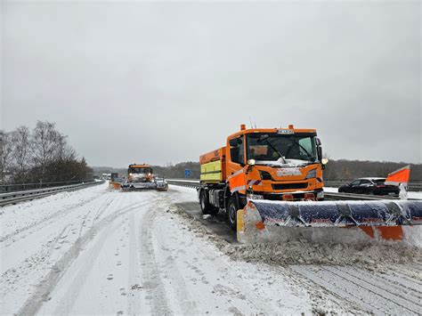 Update Schnee Im Saarland Unf Lle Und Vier Verletzt Personen Bis