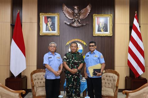 Pangkoarmada Ii Terima Kunjungan Kerja Ketua Ppal Wilayah V Surabaya