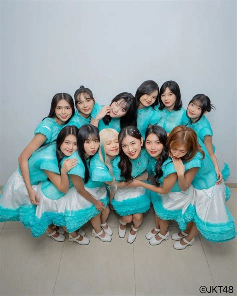 Jkt48 Sayonara Crawl Selebriti Penyimpanan Foto Perempuan