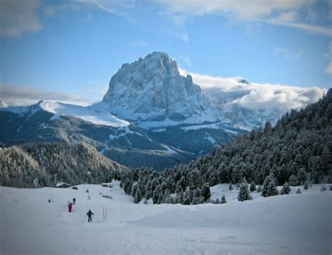 Your Ultimate Guide to Skiing in Selva Val Gardena, Dolomites