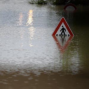 Campania In Ginocchio Per Il Maltempo Esondano Fiumi Paesi Isolati