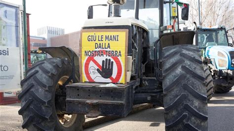 Agricoltori In Protesta Tutti I Motivi Della Rivolta Dalla Farina Di