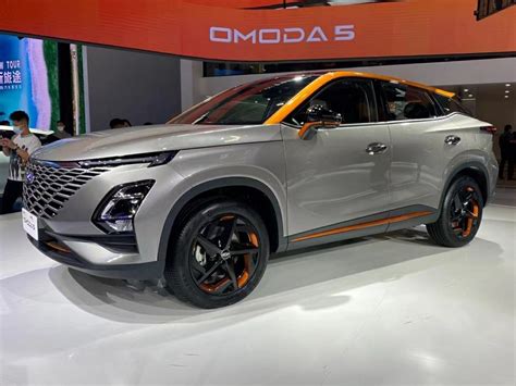 OMODA 5 crossover marki debiutującej w Europie Autobaza