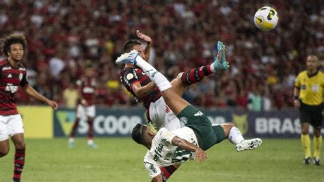 Rony Brinca Sobre Gol De Bicicleta Vou Continuar Tentando