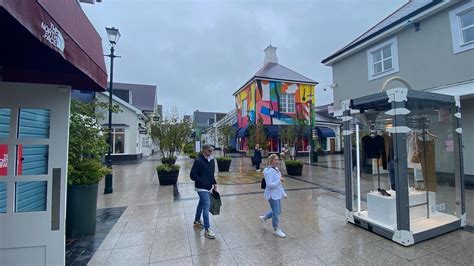 Kildare Village Im größten Kaufrausch Dorf Irlands Irland News