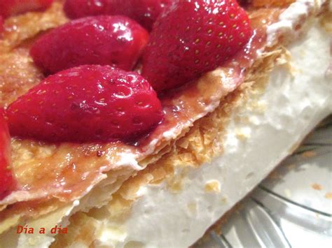 Tarta De Hojaldre Con Queso Nata Y Fresas