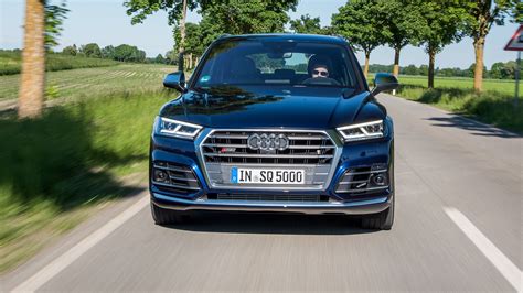 audi sq  review  crossover benchmark