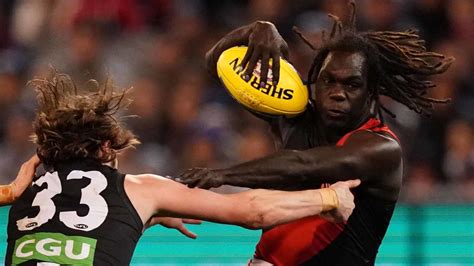 Essendon Bombers vs Collingwood Magpies: AFL live scores