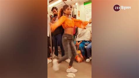 Girl Dance With Friend In Delhi Metro Video Is Viral People Shocked To