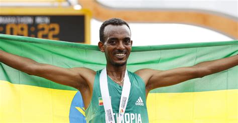 Tamirat Tola se queda con el Maratón del Campeonato Mundial de