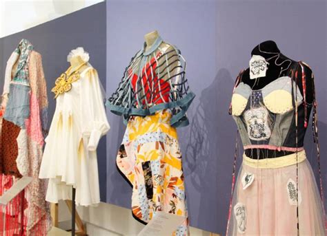 El Museo Nacional presenta la primera exposición de moda reciclada en