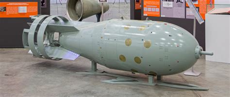 - РДС-4 - базовая модификация бомбы и заряда мощностью около 30 кт.