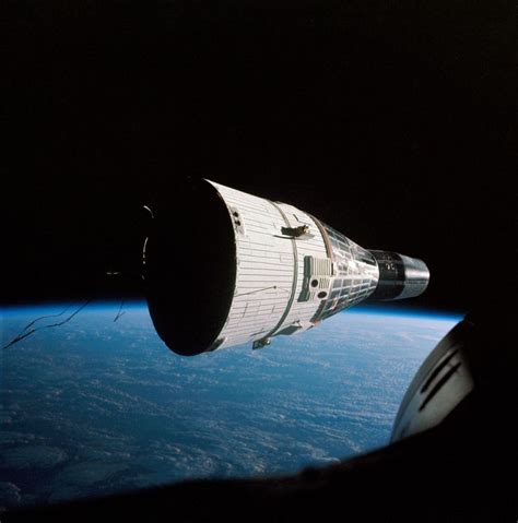 Gemini VI and Gemini VII The first manned spacecraft to meet in orbit ...